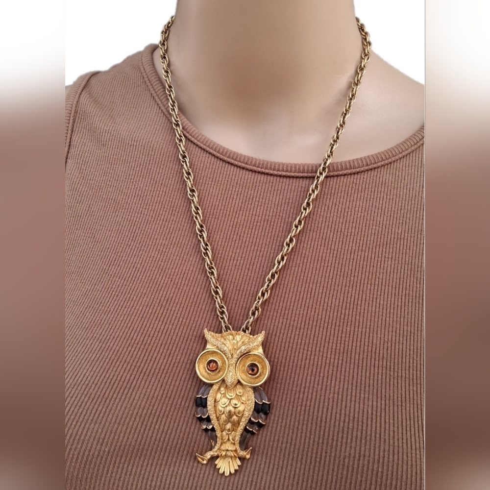Vintage JJ Jonette Jewelry Owl Pendant Necklace Gold Tone Textured Enamel 70s
